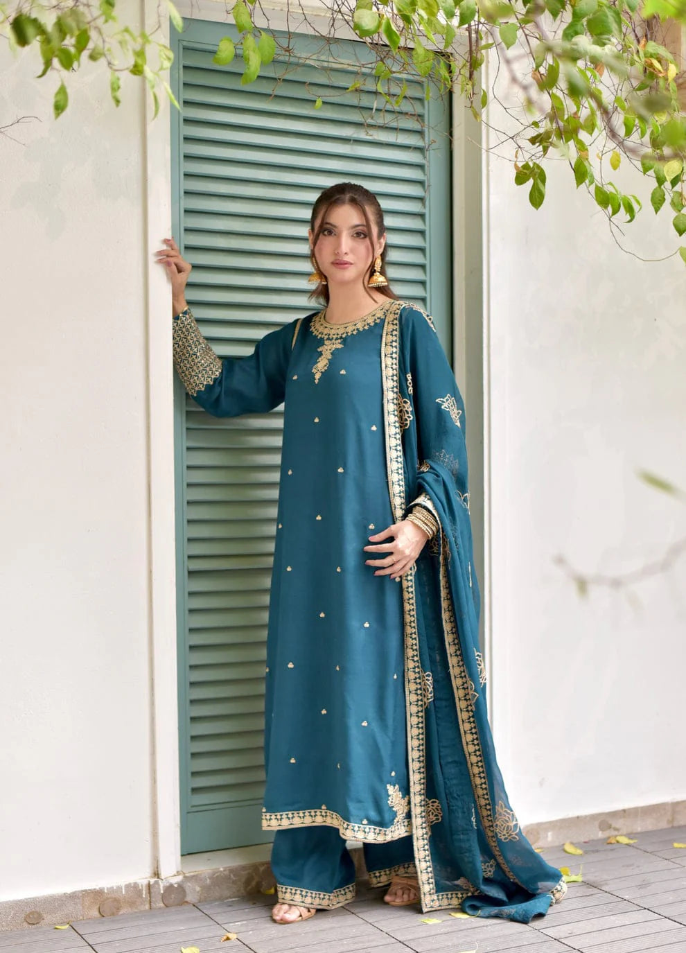Yasmen Embroidered 3pc